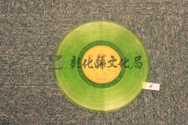 作品(紅黑金老唱片)的圖檔，共1張