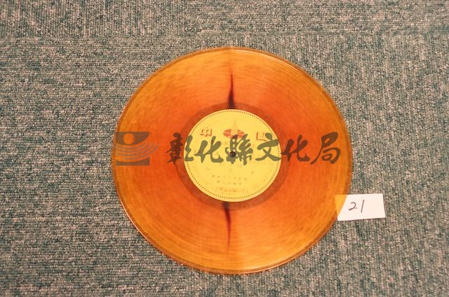 作品(紅黑金老唱片)的圖檔，共1張