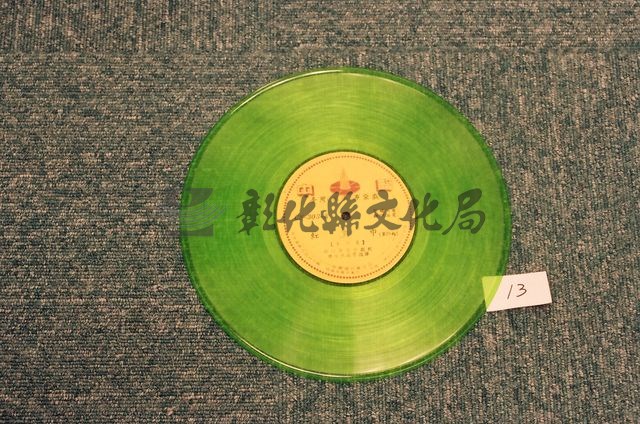 作品(紅黑金老唱片)的圖檔，共1張