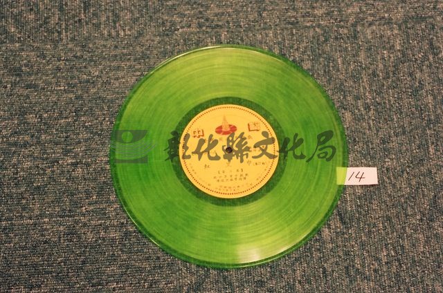 作品(紅黑金老唱片)的圖檔，共1張