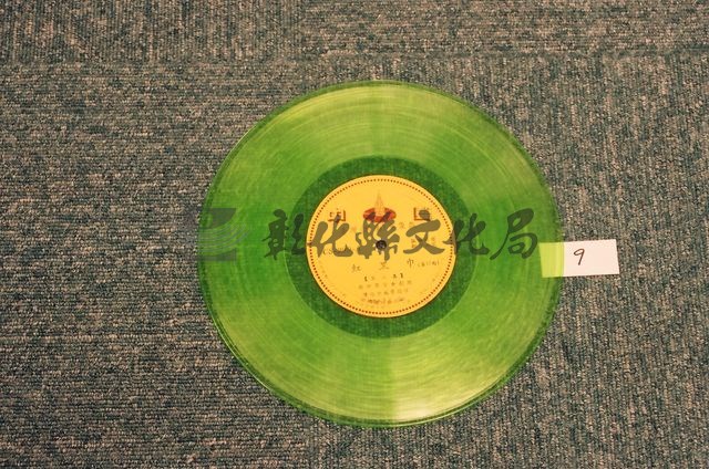 作品(紅黑金老唱片)的圖檔，共1張