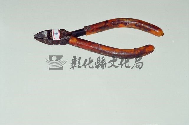 作品(鉗子)的圖檔，共1張