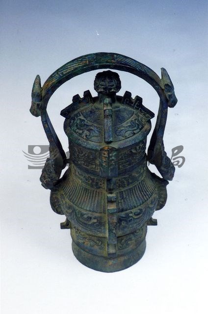 作品(仿西周雙鳳直紋卣(ㄧㄡˇ))的圖檔，共1張