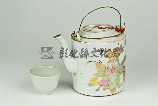 作品(彩繪描金（直筒式提樑茶壺）)的圖檔，共2張