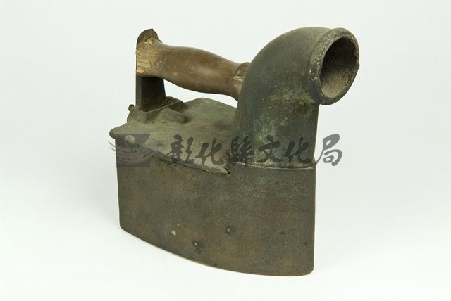 作品(燒炭熨斗)的圖檔，共2張