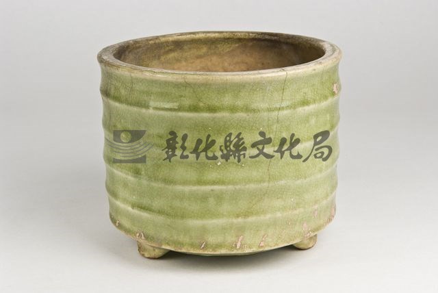 作品(青瓷弦紋香爐)的圖檔，共2張