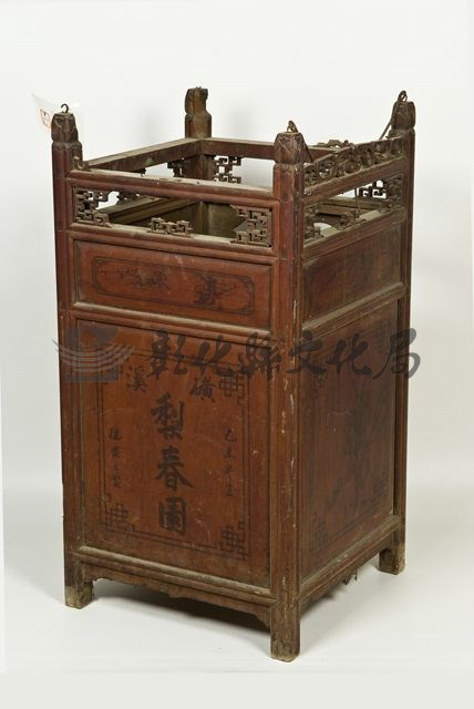 作品(樂器架)的圖檔，共2張