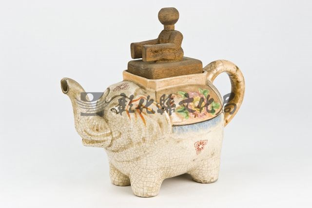 作品(象式茶壺)的圖檔，共2張
