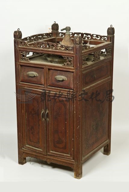 作品(樂器架)的圖檔，共2張