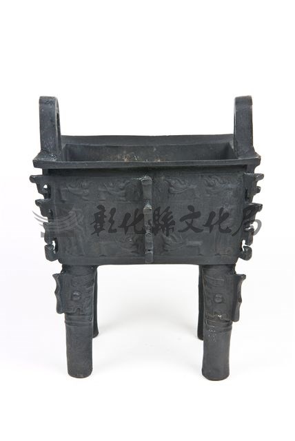 作品(仿西周 伊父方鼎)的圖檔，共2張