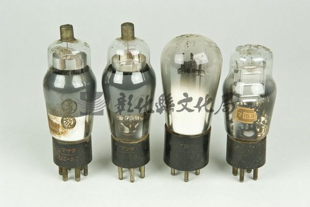 作品(真空管4件)的圖檔，共2張