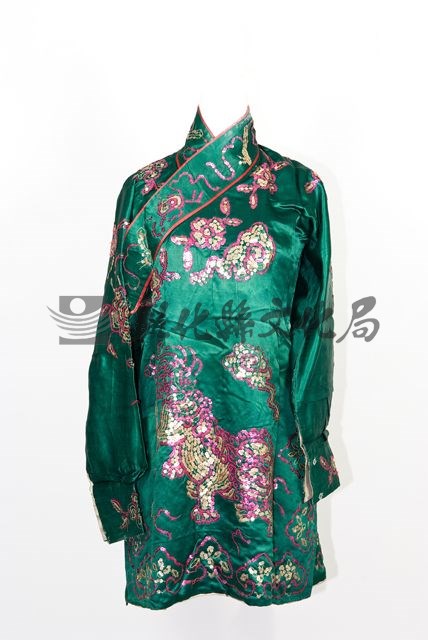 作品(戲服)的圖檔，共2張