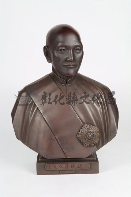 作品(銅蔣中正塑像)的圖檔，共2張