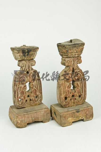 作品(木刻燭台(一對))的圖檔，共2張