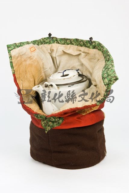 作品(瓷茶壺（附保溫襖套）)的圖檔，共2張