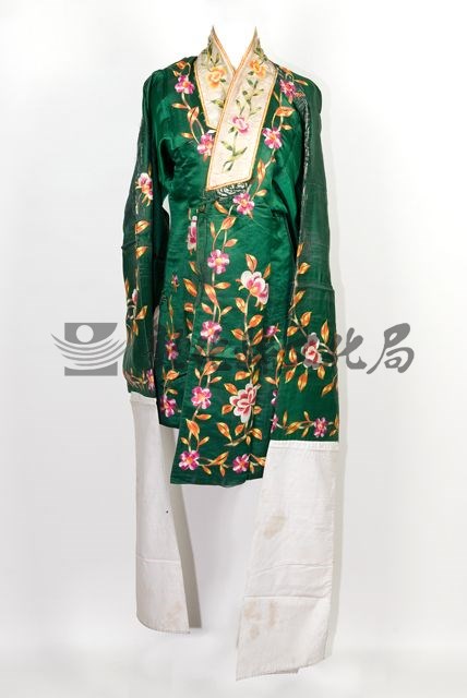 作品(戲服)的圖檔，共2張