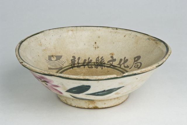 作品(彩繪花卉花瓣式碗)的圖檔，共2張